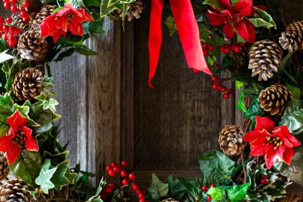 christmas-wreath-scotney-castle-kent-1498870